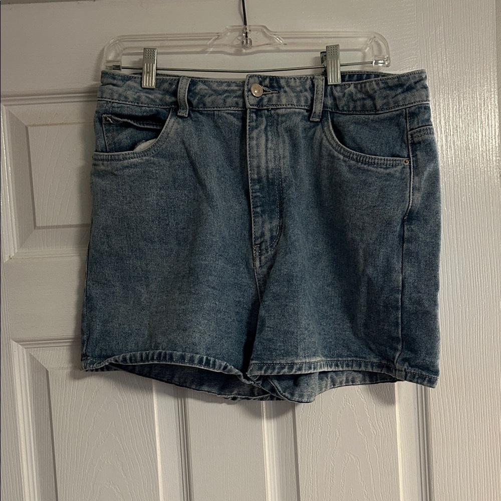 Princess Polly medium Wash Denim Jean shorts